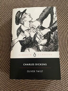 Penguin Classics Charles Dickens "Oliver Twist" - Black & White Cover